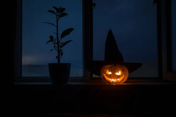 Mavi Pencere Ile Gece Gece Veya Halloween Kabak Oda Gizemli — Stok fotoğraf