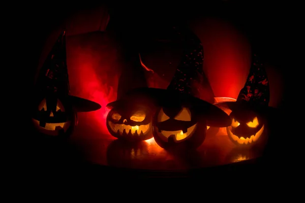 Gruppe Von Halloween Jack Laternen Der Nacht Mit Rustikalem Dunkelnebelfarbenen — Stockfoto