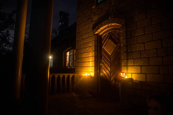 Porta Frente Para Uma Casa Decorada Com Abóbora Halloween Abóbora — Fotografia de Stock