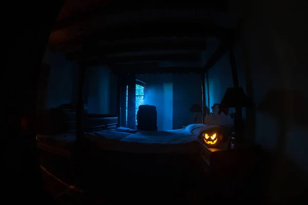 Strašidelné Ložnice Scenérie Starožitný Děsivé Ložnici Oknem Halloween Dýně Koncept — Stock fotografie