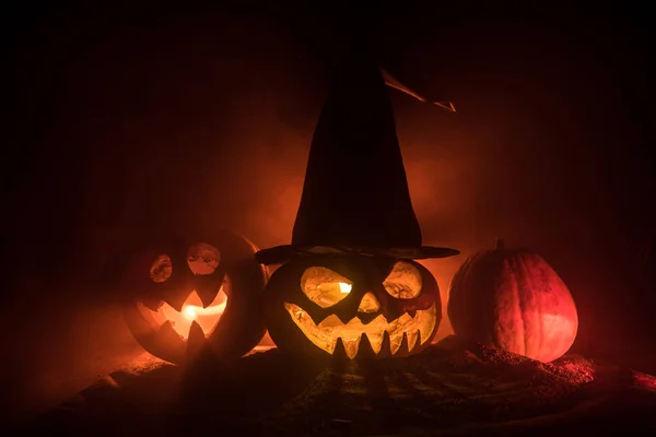 Grupo Halloween Jack Lanternas Noite Com Fundo Enevoado Escuro Rústico — Fotografia de Stock