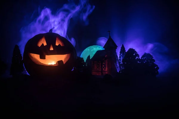 Vista Dell Orrore Della Zucca Halloween Con Faccia Sorridente Spaventosa — Foto Stock