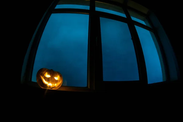 Ijesztő Halloween Tök Kék Ablak Szobában Éjszaka Éjszaka Vagy Halloween — Stock Fotó