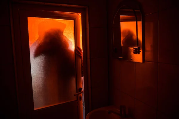 Horror Siluett Kvinna Fönstret Skrämmande Halloween Konceptet Suddig Silhuetten Häxan — Stockfoto