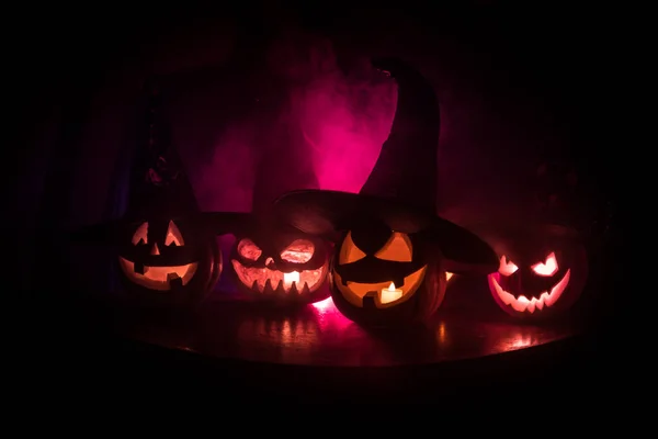 Gruppe Halloween Jack Lanterner Natten Med Rustik Mørk Tåget Tonet - Stock-foto