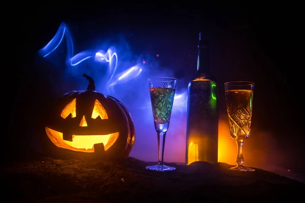 Halloween Party Wina Tematu Dwa Kieliszki Wina Butelki Halloween Stary — Zdjęcie stockowe