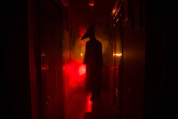Silhouette Effrayante Dans Bâtiment Sombre Abandonné Horreur Concept Halloween Couloir — Photo