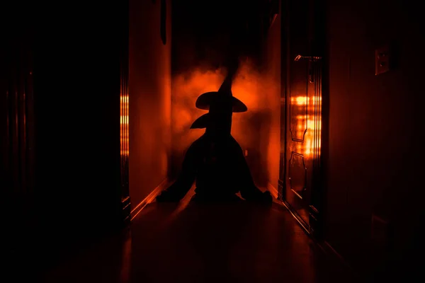 Silhouette Effrayante Dans Bâtiment Sombre Abandonné Horreur Concept Halloween Couloir — Photo
