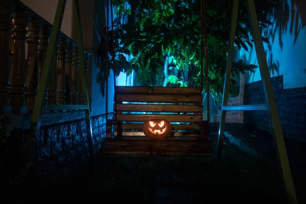 Calabaza Halloween Calabaza Halloween Tallada Brillando Oscuridad Tiro Aire Libre — Foto de Stock