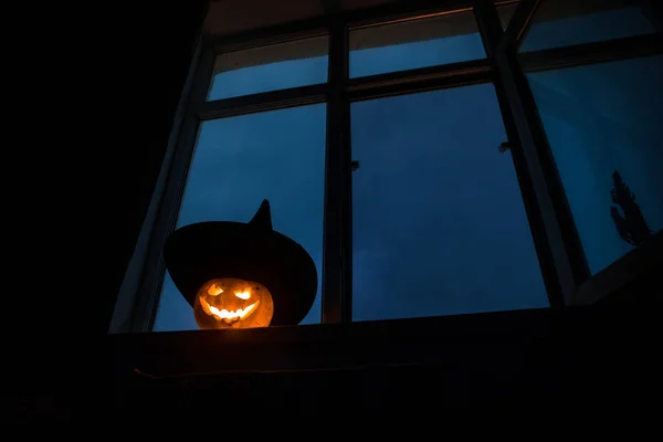 Enge Halloween Pompoen Het Venster Van Mystieke Huis Bij Nacht — Stockfoto