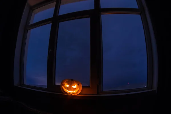 Strašidelné Halloween Dýně Okně Mystické Domu Noci Nebo Halloween Dýně — Stock fotografie