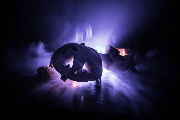 Ужасный Хэллоуин Закройте Глаза Страшных Мертвецов Хэллоуина Которые Злорадствуют Темном — стоковое фото