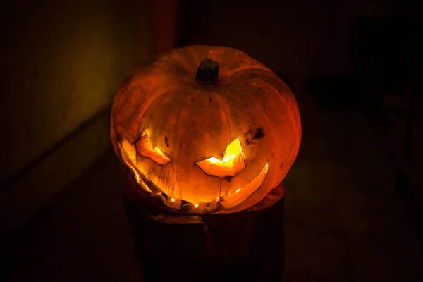 Ужасный Хэллоуин Закройте Глаза Страшных Мертвецов Хэллоуина Которые Злорадствуют Темном — стоковое фото