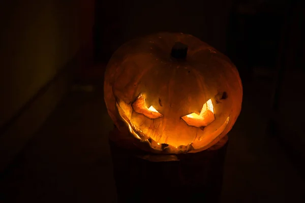 Concepto Halloween Horror Vista Cerca Aterradora Calabaza Halloween Muerta Brillando —  Fotos de Stock