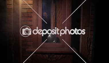 Batı tarzı Vintage iç. Büyük ahşap antika saat sarkaç ile. Seçici odak.