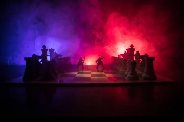 Μεσαιωνική Μάχη Σκηνή Ιππικό Και Πεζικό Στη Σκακιέρα Έννοια Επιτραπέζιο — Φωτογραφία Αρχείου