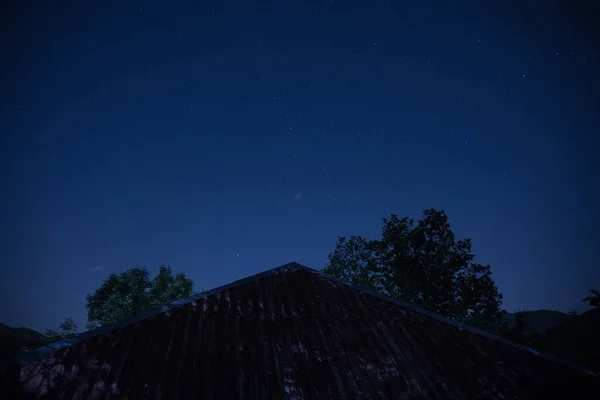 Krásná Noční Krajina Hvězdné Noci Hory Les Noční Les Zelené — Stock fotografie