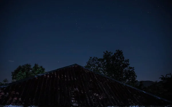 Ночной Пейзаж Звездными Ночными Горами Лесом Ночной Лес Зеленым Лугом — стоковое фото