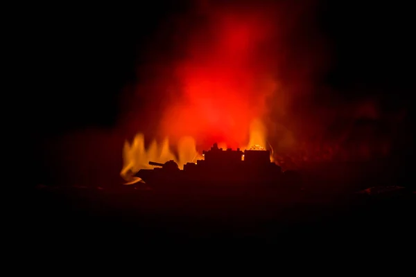 Sjöstridsscenen Silhuett Militära Krigsfartyg Mörk Dimmig Tonad Himmel Bakgrund Dramatisk — Stockfoto