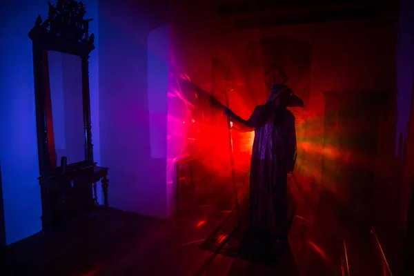 Horror Sylwetka Ducha Wewnątrz Ciemnym Pokoju Lustrem Scary Halloween Koncepcji — Zdjęcie stockowe
