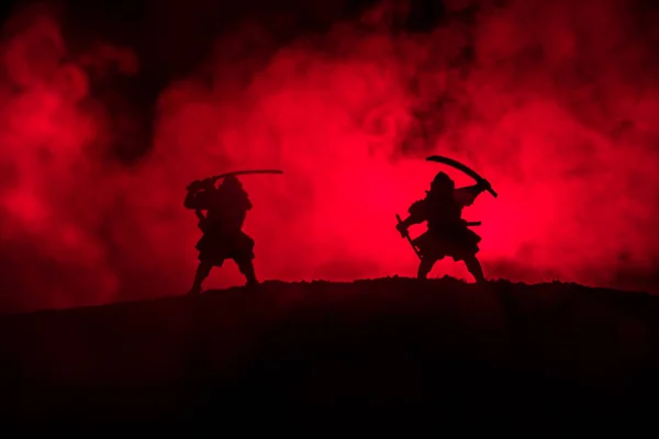 Düelloda Iki Samurais Silüeti Samurais Günbatımı Gökyüzü Ile Hayal Seçici — Stok fotoğraf