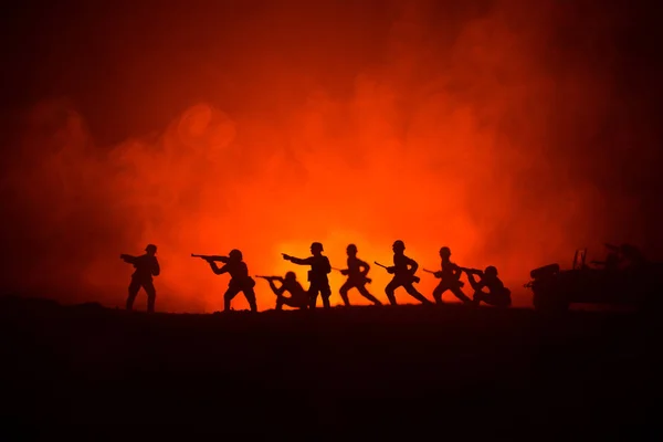 Έννοια Πολέμου Στρατιωτικές Σιλουέτες Σκηνή Πάλης Για Τον Πόλεμο Ομίχλη — Φωτογραφία Αρχείου
