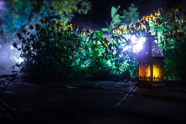 Lanterna Stile Retrò Notte Bella Lampada Colorata Illuminata Sul Balcone — Foto Stock