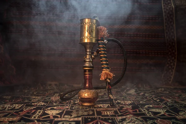 Carvão Quente Hookah Shisha Tigela Fazendo Nuvens Vapor Interior Arábia — Fotografia de Stock