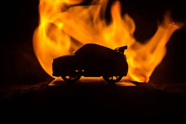 Coche Las Sombras Con Luces Brillantes Luz Baja Silueta Del — Foto de Stock