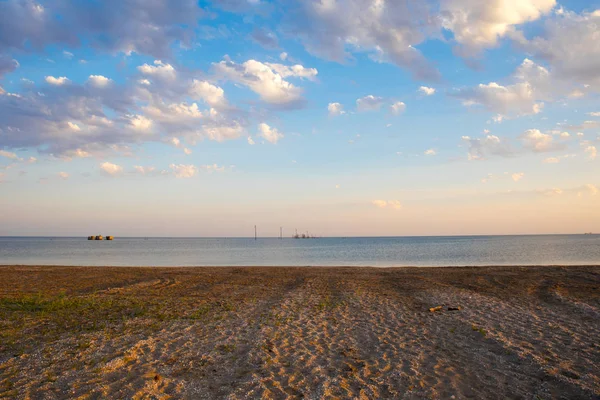 Prachtig Uitzicht Het Landschap Van Heldere Zee Met Bewolkte Hemel — Stockfoto