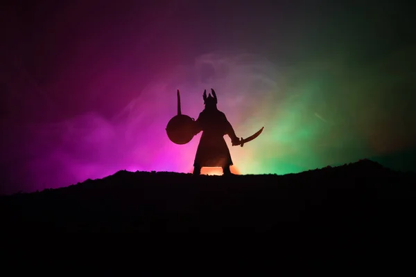 Vechter Met Een Zwaard Silhouet Een Hemel Middeleeuwse Ridder Met — Stockfoto