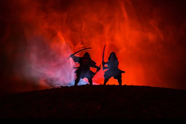 Silueta Dos Samurais Duelo Imagen Con Dos Samurais Cielo Atardecer — Foto de Stock