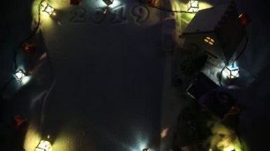 2019 kar üzerinde yazılı. Mutlu yeni yıl 2019. Metniniz için boş alanı. Resim dekorasyon