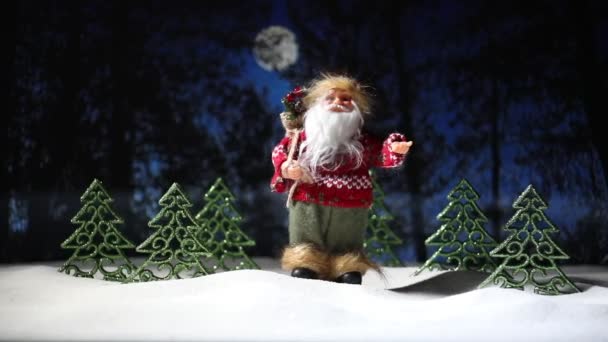 Festlicher Hintergrund Weihnachtsdekoration Weihnachtsmann Oder Schneemann Steht Auf Schnee Mit — Stockvideo