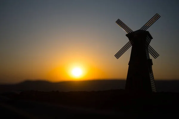 Традиційні Голландська Млин Пагорбі Під Час Літнього Сонця Прикраса Вибірковий — стокове фото