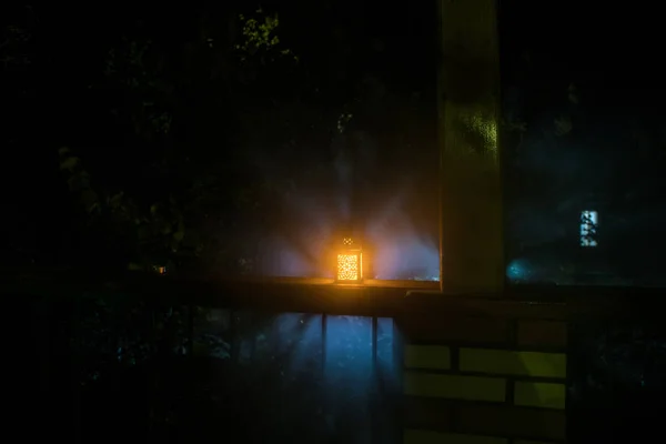 Lanterna Stile Retrò Notte Bella Lampada Colorata Illuminata Sul Balcone — Foto Stock