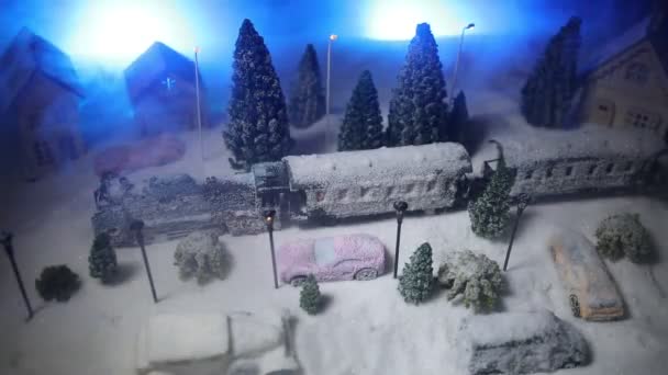 Téli Táj Karácsonyi Miniatűr Házak Vasútállomás Fák Havas Éjszaka Jelenet — Stock videók