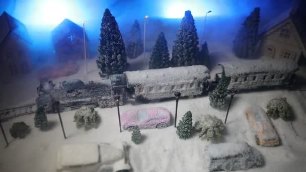 Miniatura Escena Invernal Con Casas Navidad Estación Tren Árboles Cubiertos — Vídeo de stock