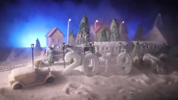 Миниатюра Зимней Сцены Рождественскими Домами Вокзалом Деревьями Покрытыми Снегом Вечерняя — стоковое видео