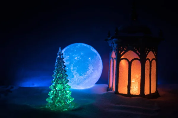 Christmas Latarnia Śniegu Jodły Księżyc Ciemne Tło Uroczysty Nowy Rok — Zdjęcie stockowe