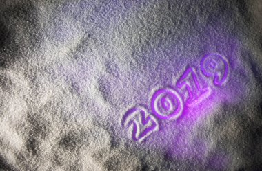 2019 kar üzerinde yazılı. Mutlu yeni yıl 2019. Metniniz için boş alanı. Resim dekorasyon