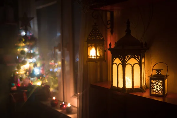 Schreibtisch Mit Freiem Platz Und Lampe Mit Weihnachtsbaum Hause Weihnachtslaterne — Stockfoto