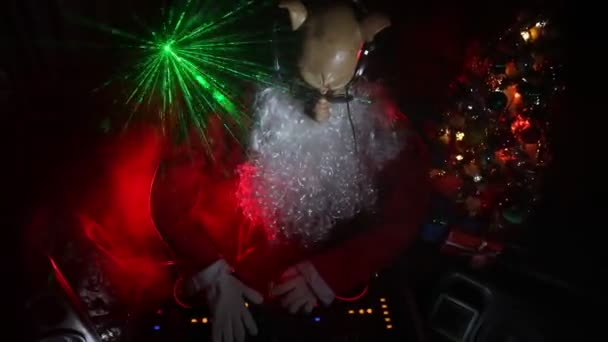 Lustiges Schweinejahr 2019 Santa Mit Schweinemaske Bei Der Weihnachtsfeier Silvesterabend — Stockvideo