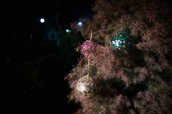 Bauble Árvore Decoração Natal Ano Novo Ramo Pinheiros Com Luzes — Fotografia de Stock