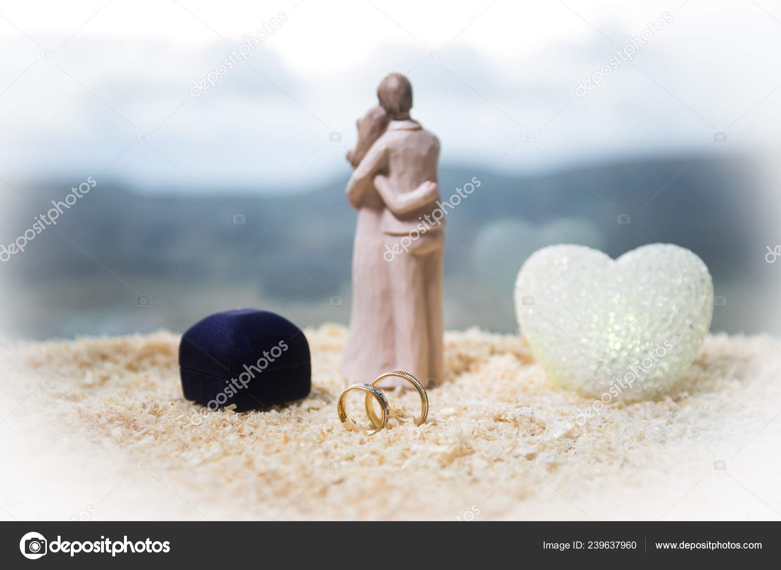 Valentines Day Love Concept Figurine Married Couple Hugging Couple Love  Stock Photo by ©zeferli@ 239637960