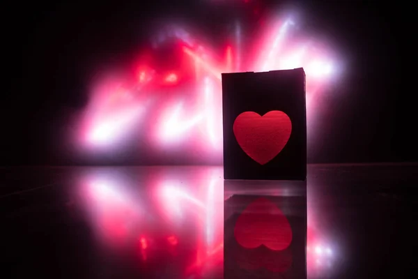 Ciemny Stół Walentynki Serce Czerwony Kształt Koncepcji Miłości Tło Bokeh — Zdjęcie stockowe