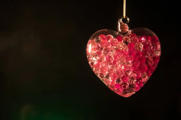 Концепція Дня Святого Валентина Скляне Прозоре Серце Темному Скляному Серці — стокове фото