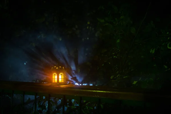 Lanterna Estilo Retro Noite Lâmpada Iluminada Colorida Bonita Varanda Jardim — Fotografia de Stock