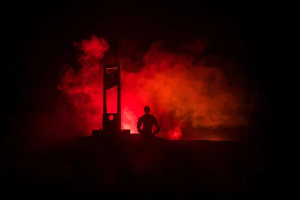 Ужасный Вид Гильотину Человек Гильотине Темном Туманном Фоне Концепция Исполнения — стоковое фото