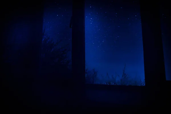 Night Scene Stars Seen Window Dark Room Night Sky Dark — Stock Photo, Image